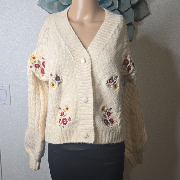 Forever 21 Cream and Red Floral Cardigan Sweater - Picture 1 of 3